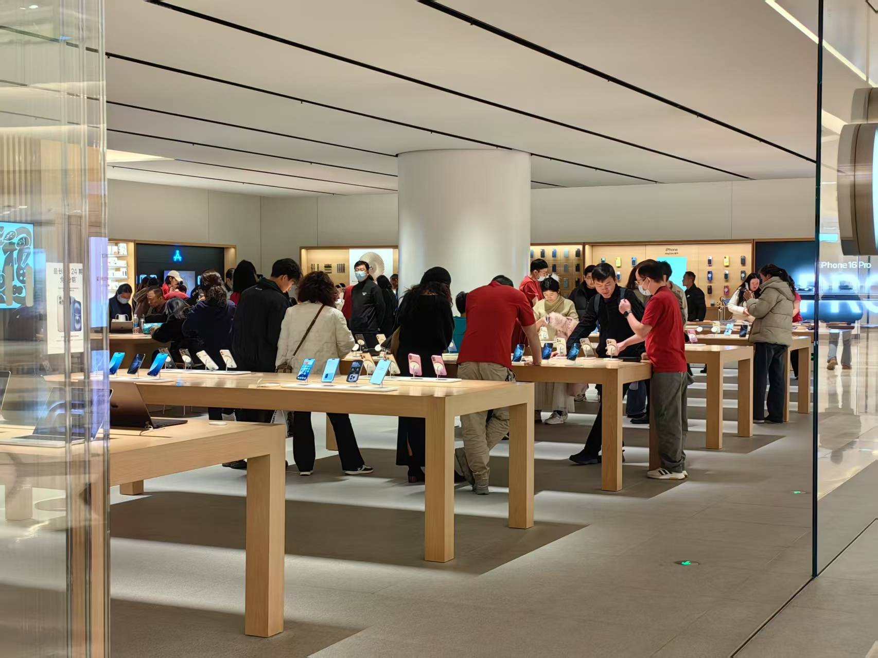 门店：多款手机售罄苹果渠道暂不支持国补凯发K8国际2025国补落地实探线下(图3)
