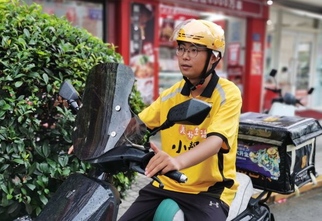 支架交警：不是为难大家是为了安全凯发一触即发电动车不允许安装手机(图1)